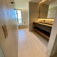Salle de bain en béton ciré.