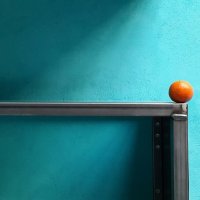 Mur en chaux de couleur bleu.